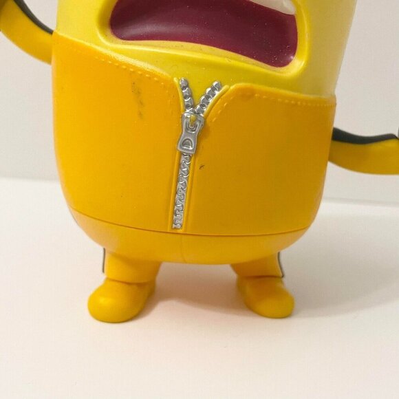 Minions The Rise of Gru Mighty Stuart Kung Fu Action Electronic Toy with Sound - Picture 3 of 16